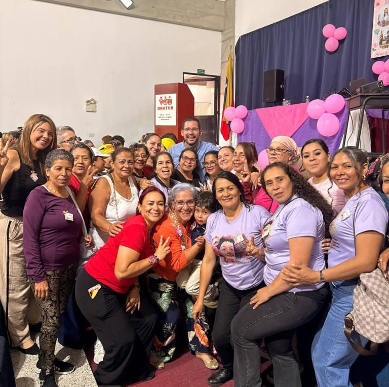 Alcalde Nelson Álvarez acompañó encuentro de mujeres