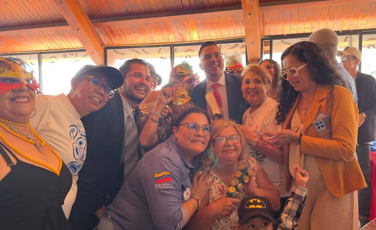 Mérida rindió homenaje a sus adultos mayores