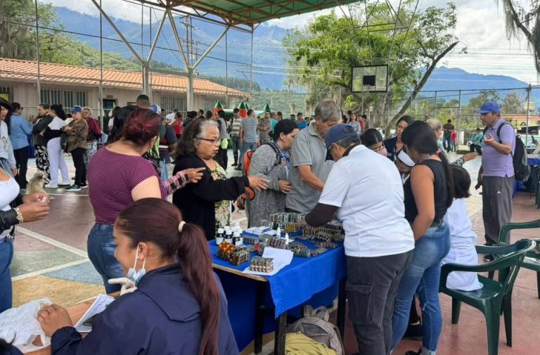 Alcaldía del Municipio Libertador despliega jornada integral de atención para habitantes de Vallecito