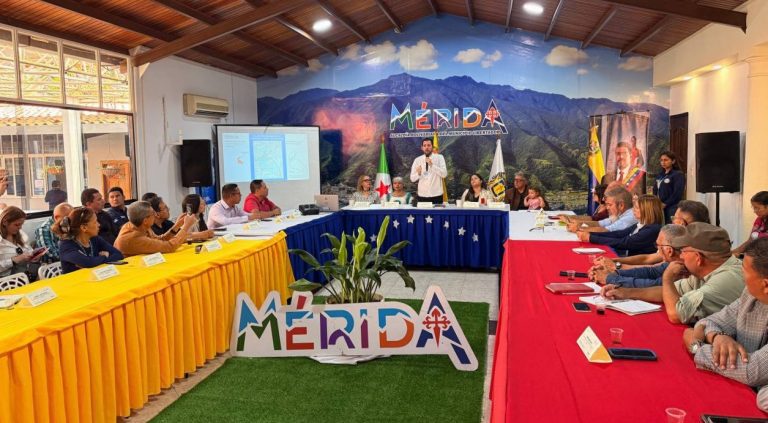 Alcalde Nelson Álvarez instaló comisión para elaborar el Plan de Desarrollo Urbano Local de Mérida