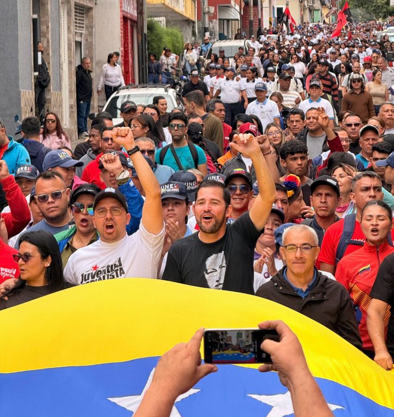 Pueblo de Mérida marchó para celebrar la histórica gesta de 2012