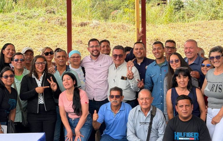 Juramentaron a consejeros electos del CLPP en Libertador