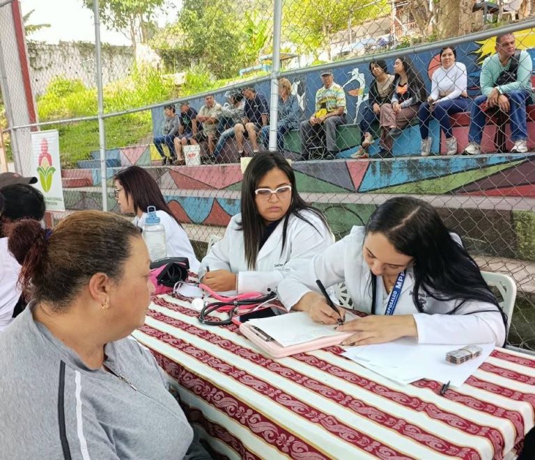 Habitantes de Santa Ana reciben jornada de atención integral en el municipio Libertador