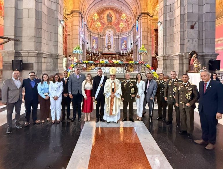 Mérida celebró sus 468 años con solemne eucaristía y actos protocolares